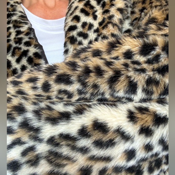 FAUX FUR COAT SIZE LARGE - Picture 3 of 4